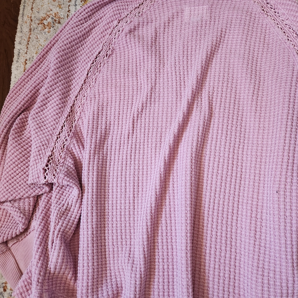 American Eagle This Feels Seriously Lived In Pink Waffle Knit V‑Neck Sweater - Picture 5 of 5